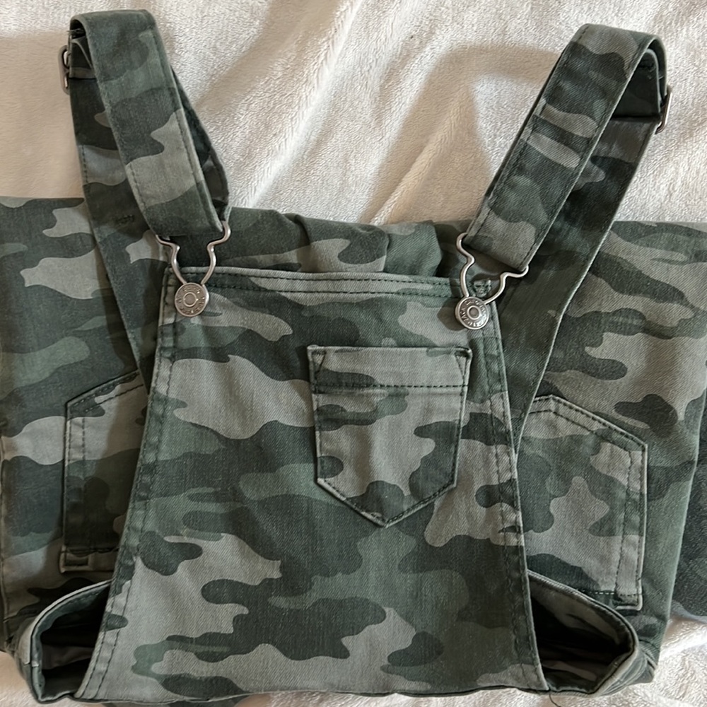 Super cute camouflage girls overalls